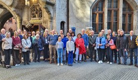 Unsere Reisegruppe im Innenhof des Münchner Rathauses