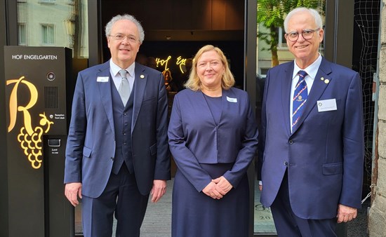(v.l.n.r.): Festredner Dr. Ulrich Konrad, 2. Bürgermeisterin Dr. Sandra Vorlová und Präsident Hans-Werner Kraft